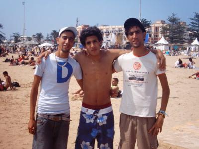 Moi é mon frere avec notre amis azdin